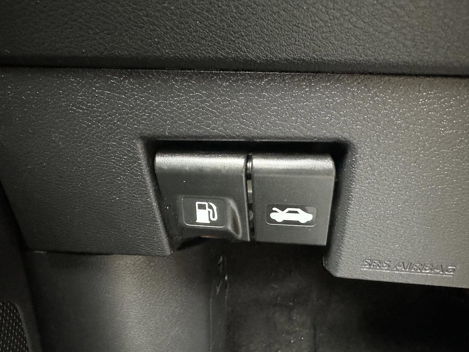 Used 2020 Nissan Versa SV image 14