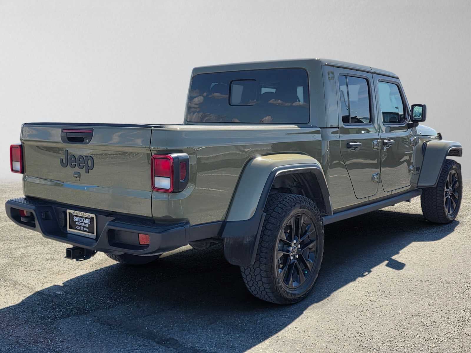 Used 2025 Jeep Gladiator Sport AWD/4WD image 3