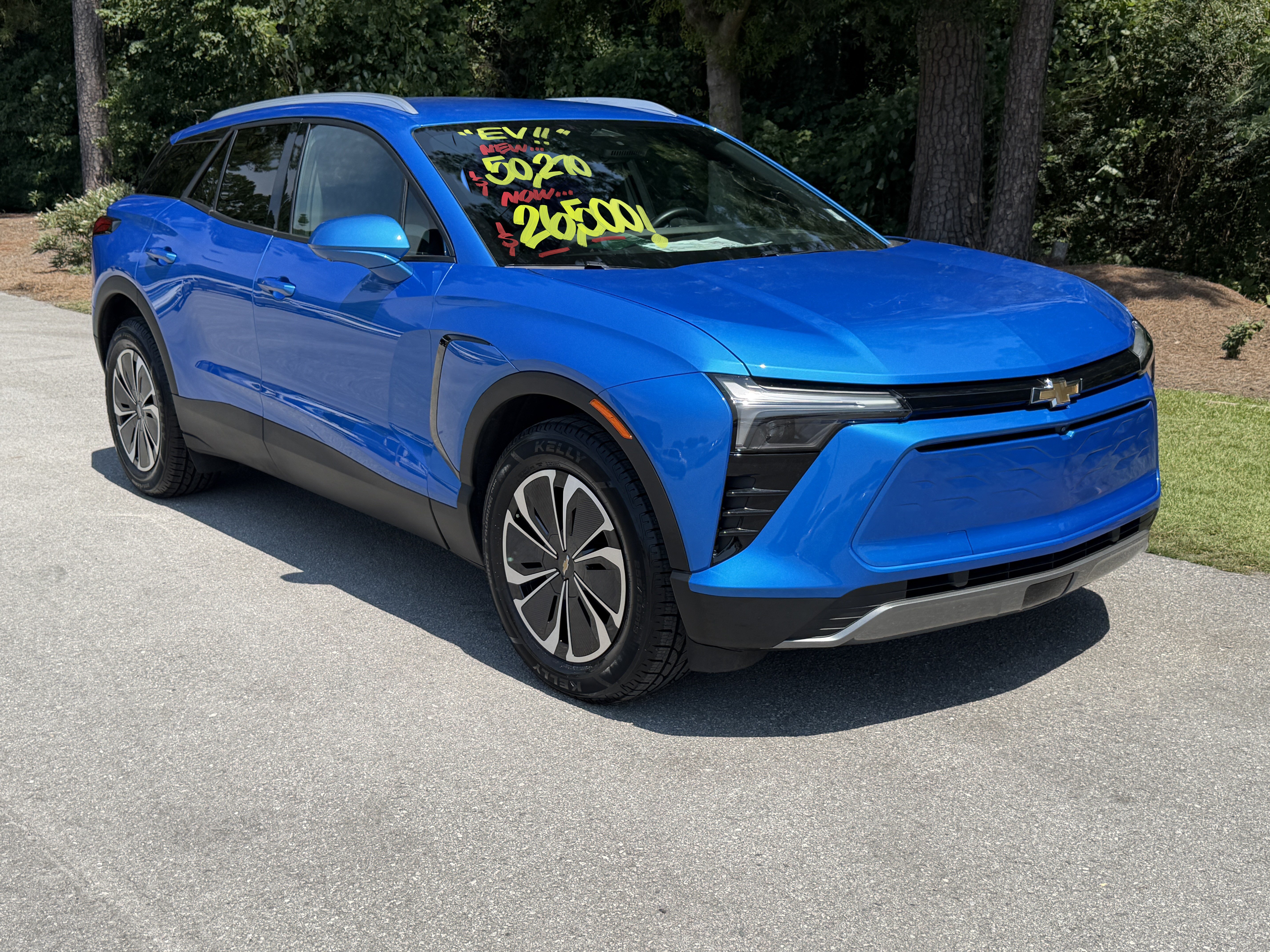 Used 2024 Chevrolet Blazer EV LT AWD/4WD image 11