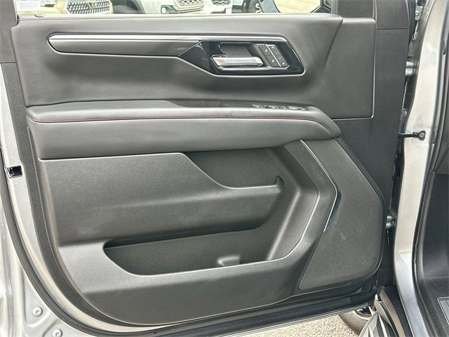 Used 2025 Chevrolet Suburban RST image 21