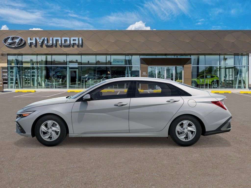 New 2026 Hyundai Elantra SE FWD video 3