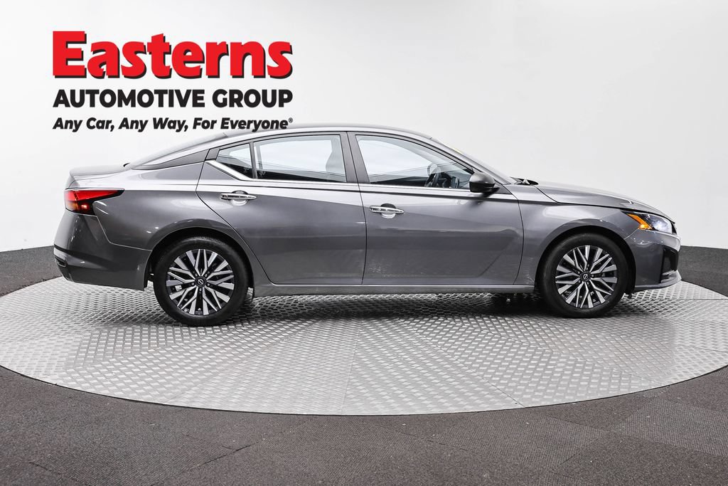 Used 2025 Nissan Altima 2.5 SV FWD image 5