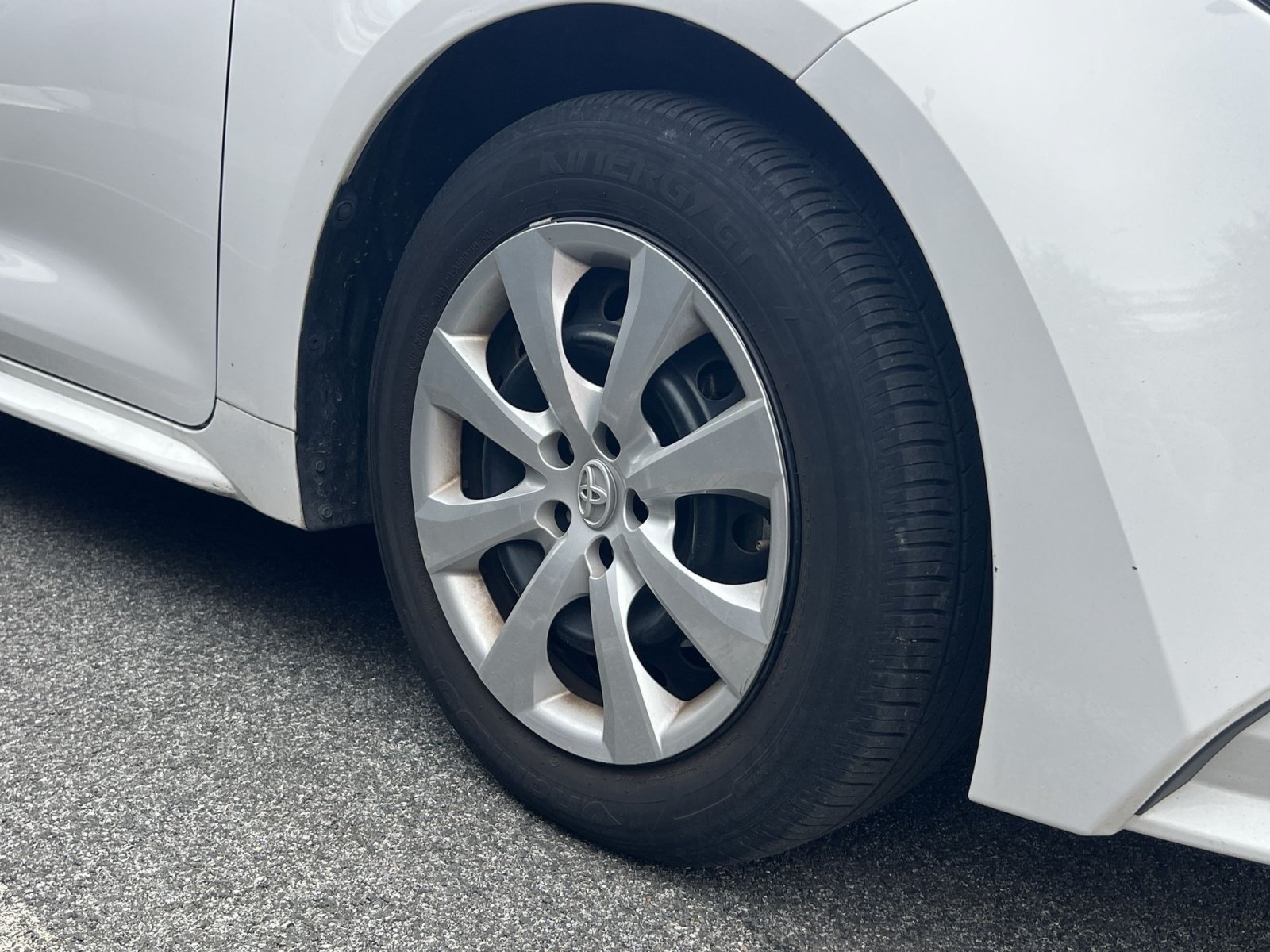 Used 2025 Toyota Corolla LE FWD image 10