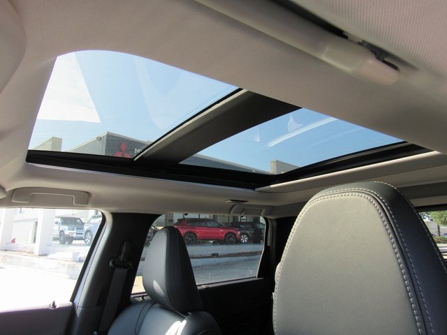 New 2025 Mitsubishi Outlander SEL image 16