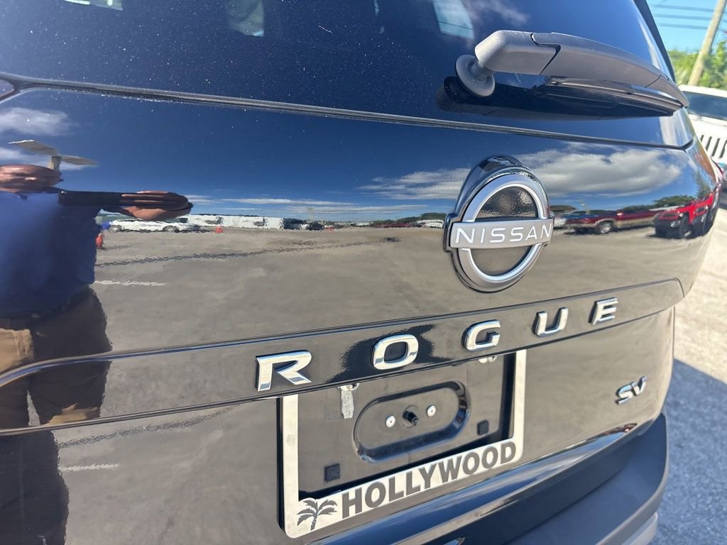 Used 2023 Nissan Rogue SV image 15