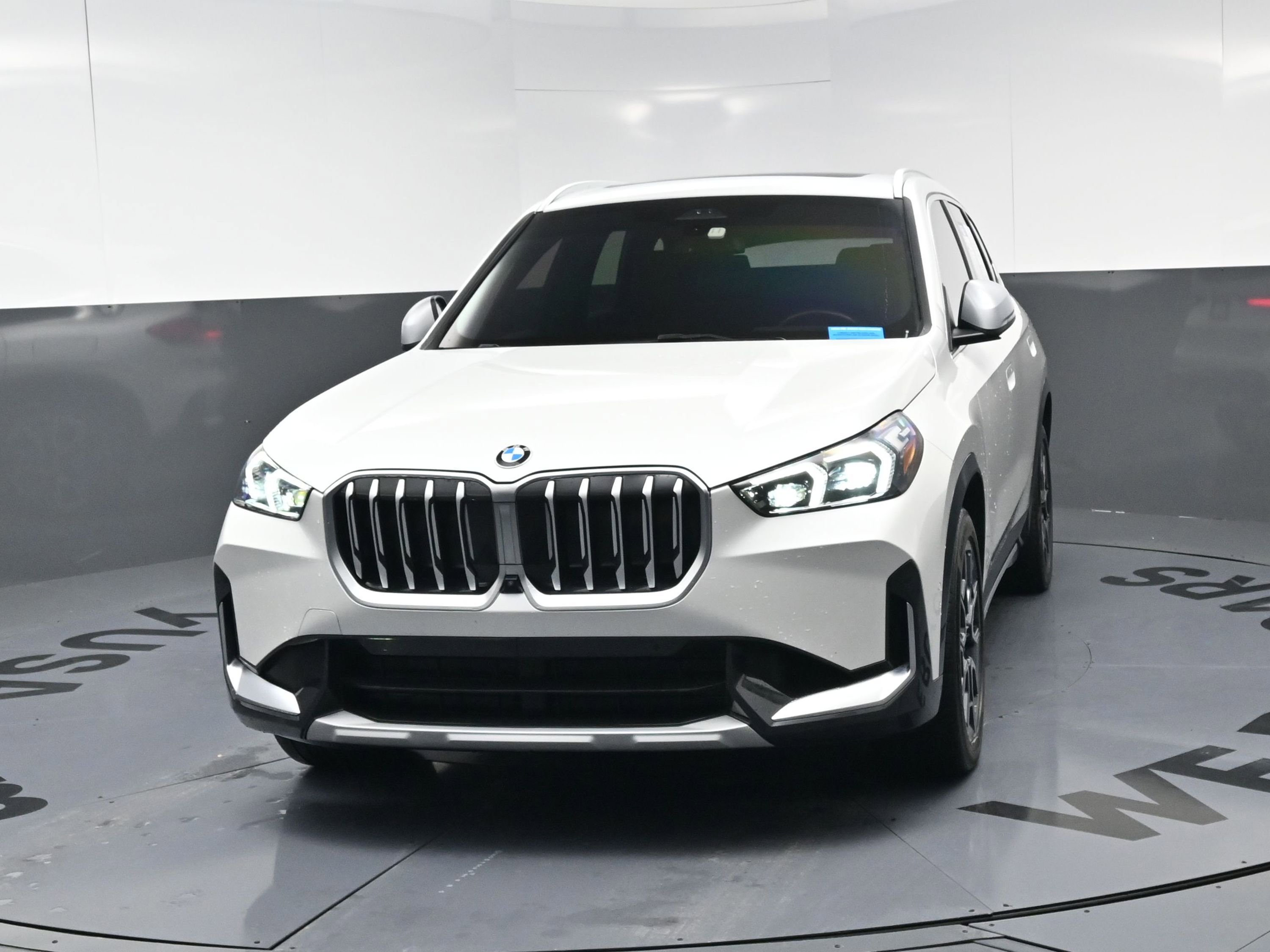 Used 2023 BMW X1 xDrive28i w/ Premium Package image 13