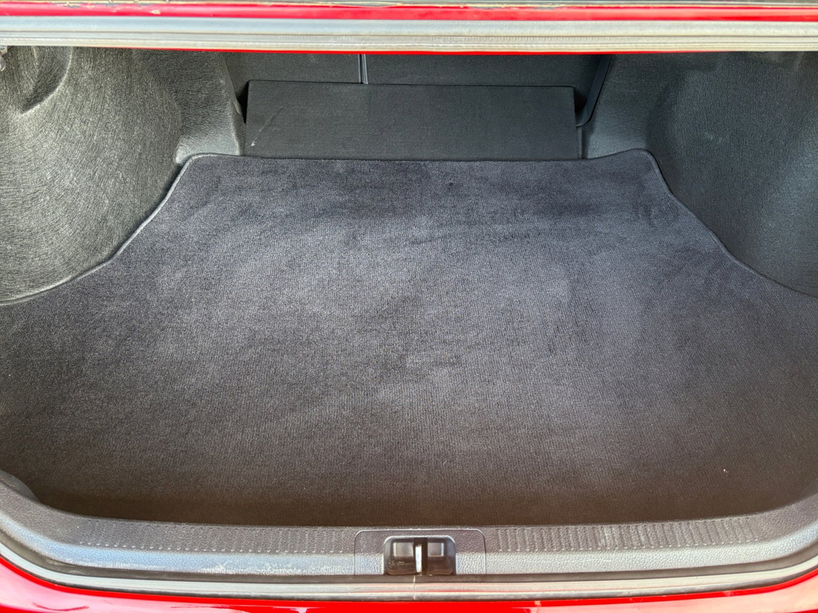 Used 2020 Toyota Camry XSE FWD image 13