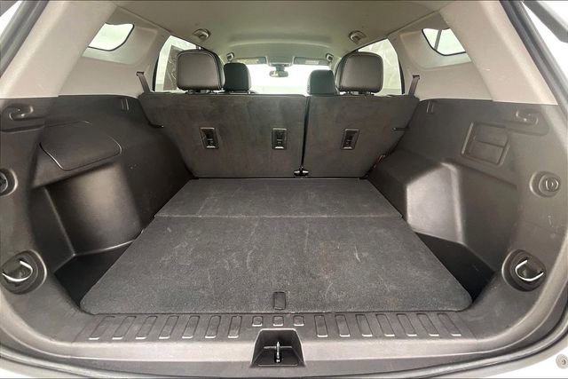 Certified 2024 GMC Terrain SLT image 33