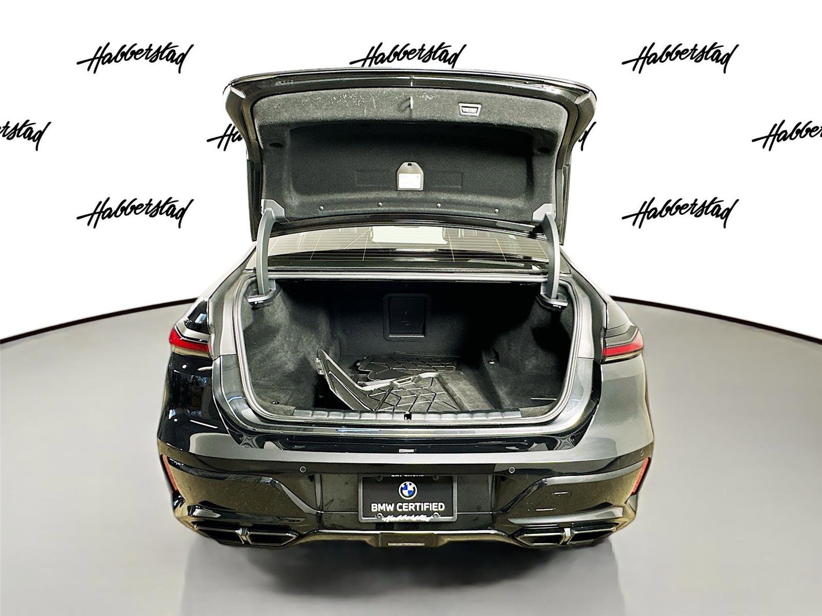 Used 2023 BMW 760i xDrive image 29