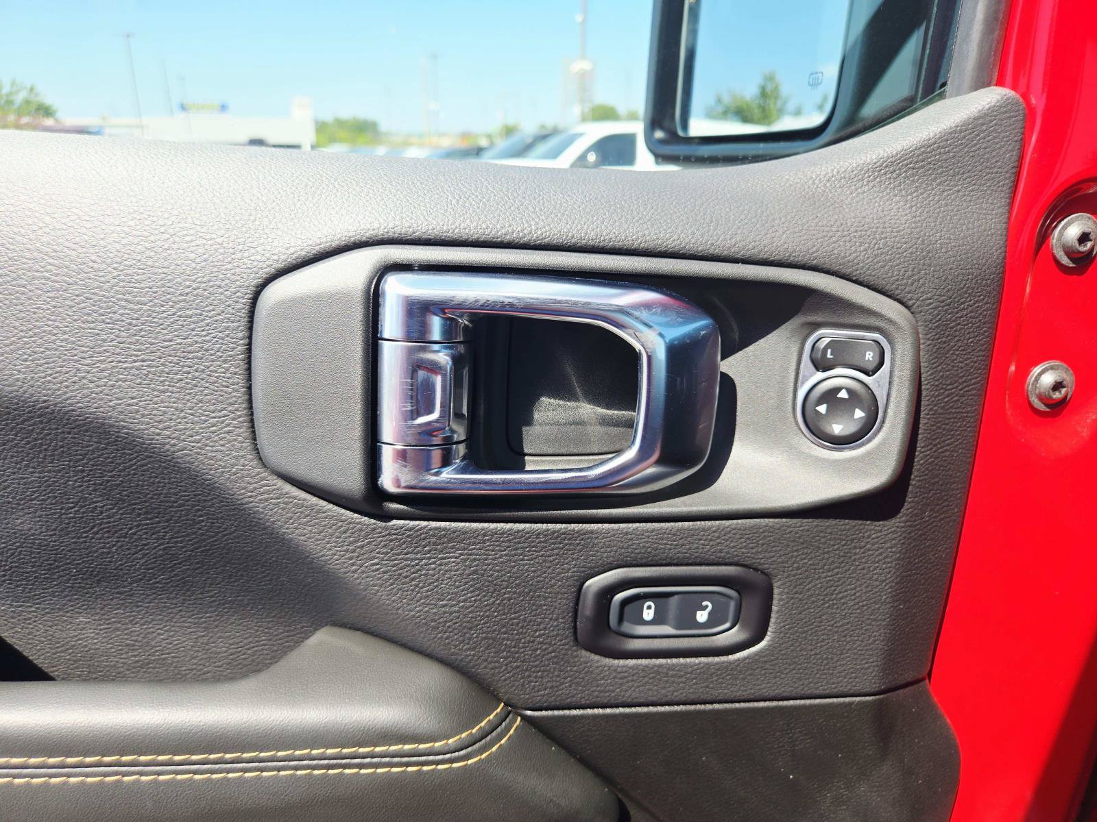 Used 2025 Jeep Wrangler Unlimited Sahara AWD/4WD image 42