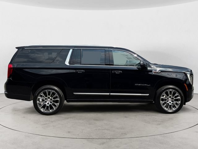 Used 2026 GMC Yukon XL Denali w/ Sun & Power Step Package AWD/4WD image 4