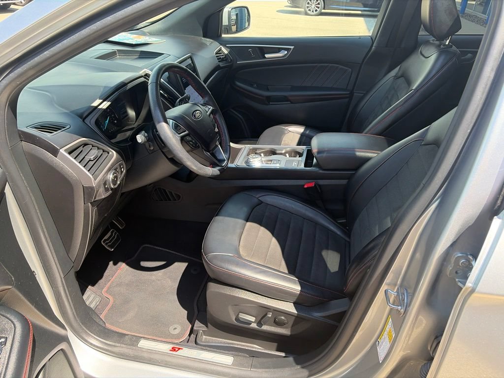 Used 2023 Ford Edge ST-Line w/ Class II Trailer Tow Package AWD/4WD image 11