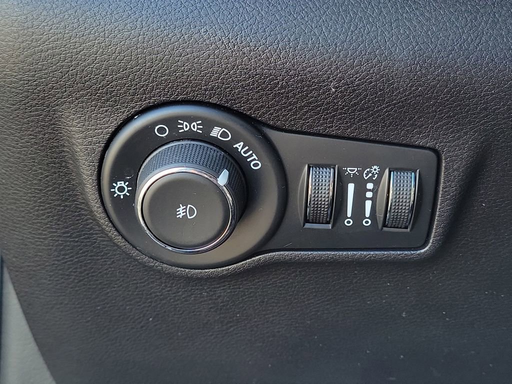 Used 2024 Jeep Compass Latitude image 29