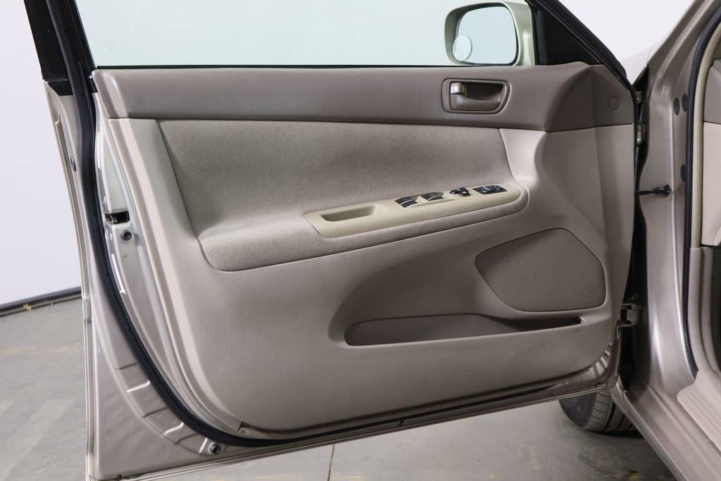 Used 2003 Toyota Camry LE image 11
