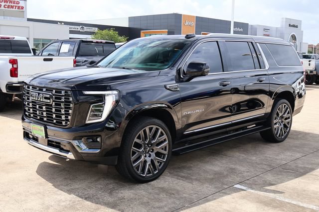 Used 2025 GMC Yukon XL Denali Ultimate AWD/4WD image 3