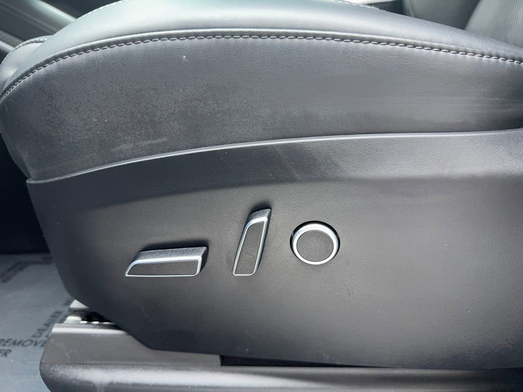 Used 2022 Tesla Model X Plaid image 59