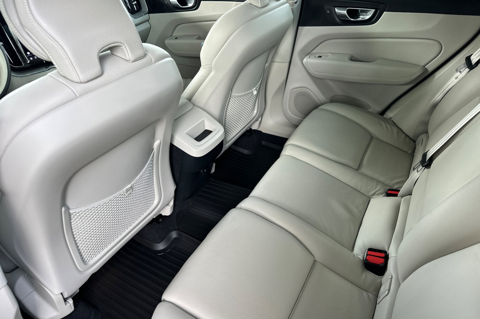 Certified 2023 Volvo XC60 B5 Plus w/ Climate Package FWD image 13