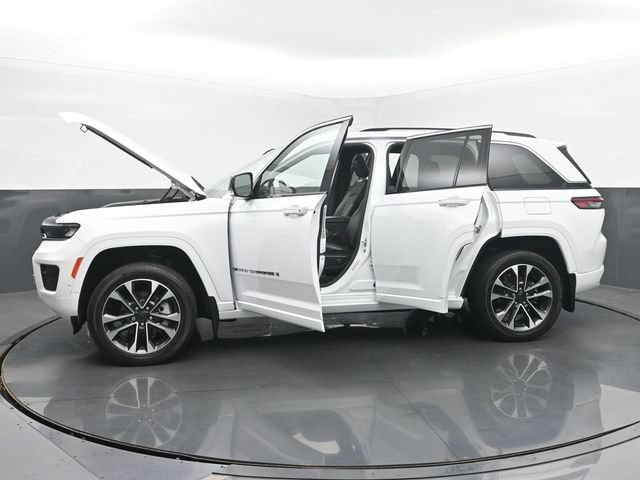 Used 2023 Jeep Grand Cherokee Overland AWD/4WD image 55