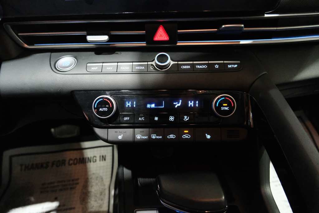 Used 2025 Hyundai Elantra SEL FWD image 27