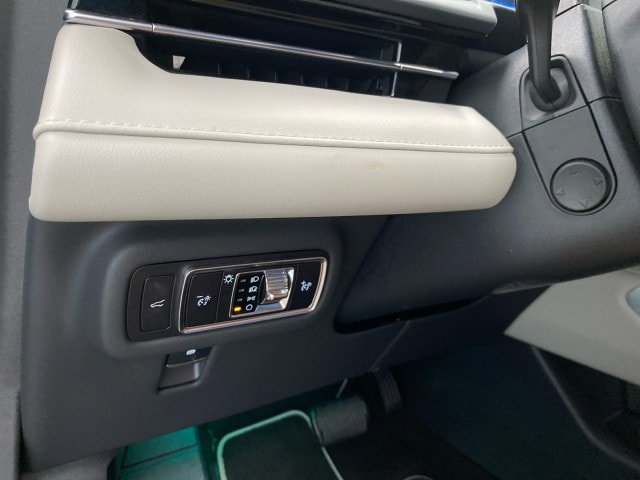 Certified 2025 Lincoln Nautilus Reserve AWD/4WD image 17