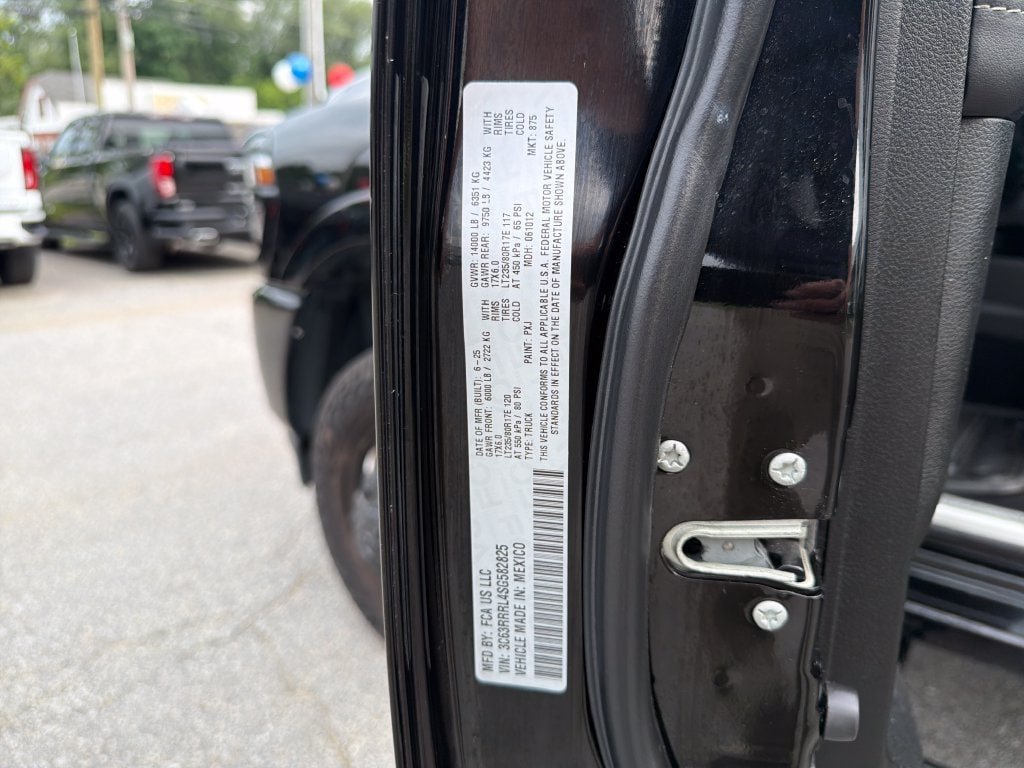 Used 2025 RAM 3500 Limited AWD/4WD image 30