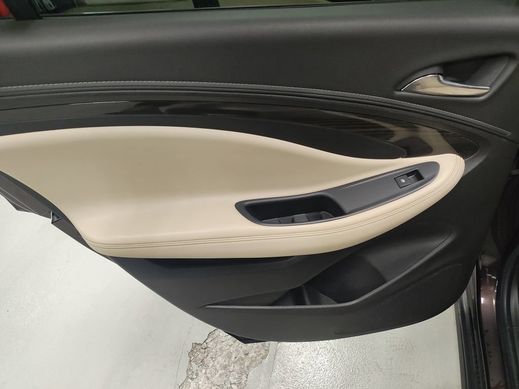 Used 2020 Buick Envision Essence w/ Experience Buick Package FWD image 27
