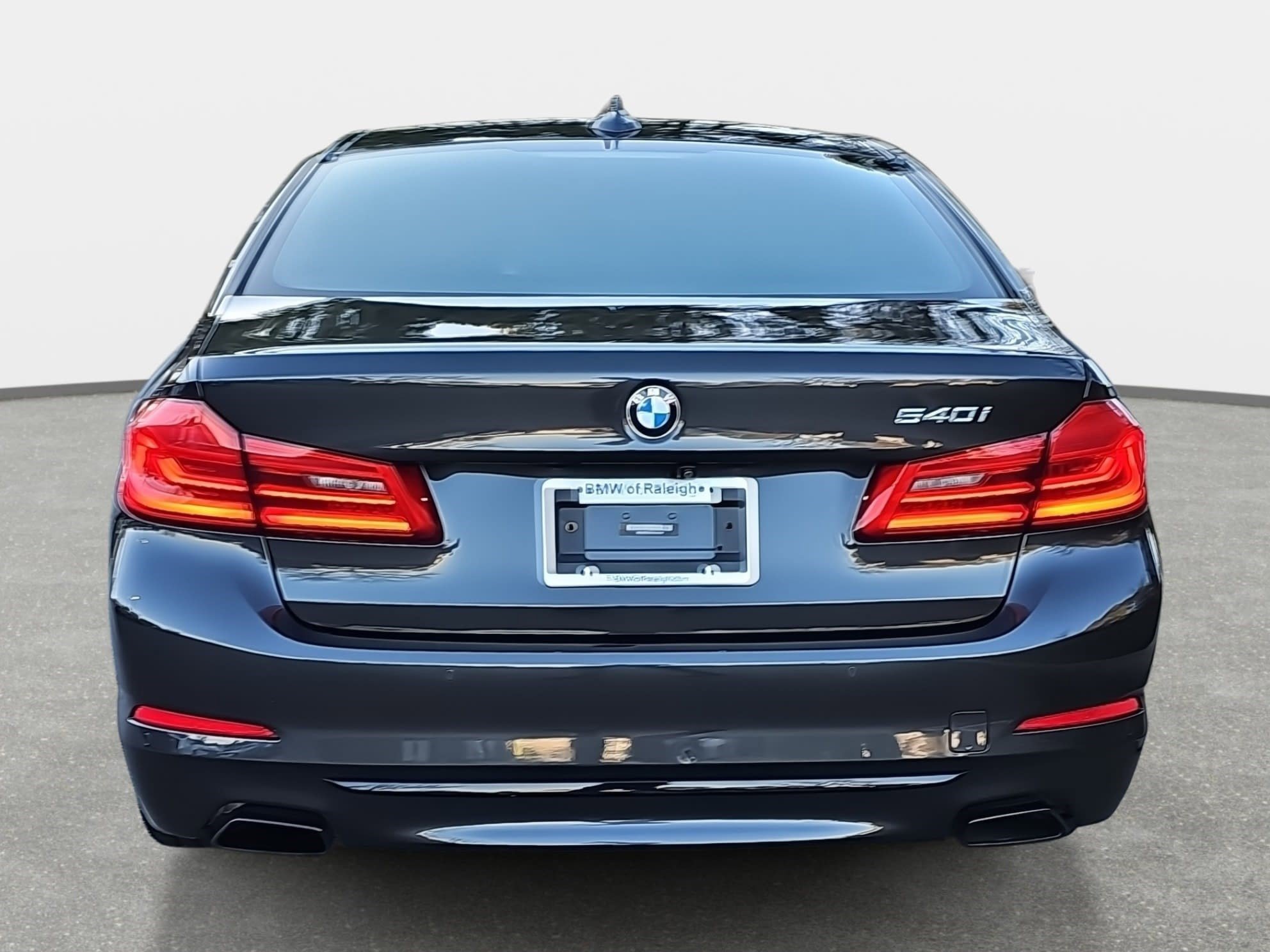Used 2019 BMW 540i w/ Executive Package image 6