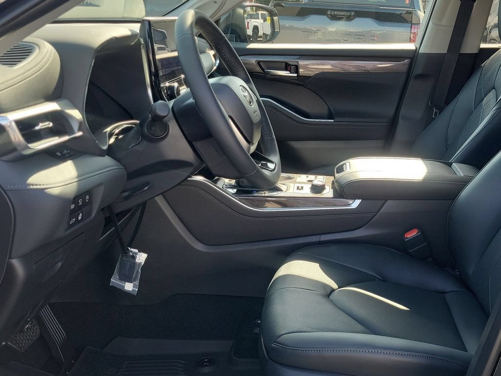 New 2026 Toyota Highlander Platinum AWD/4WD image 19