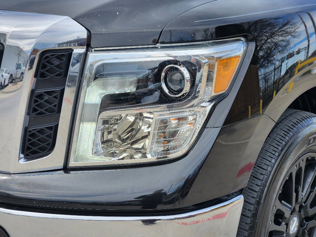 Used 2017 Nissan Titan SL image 7