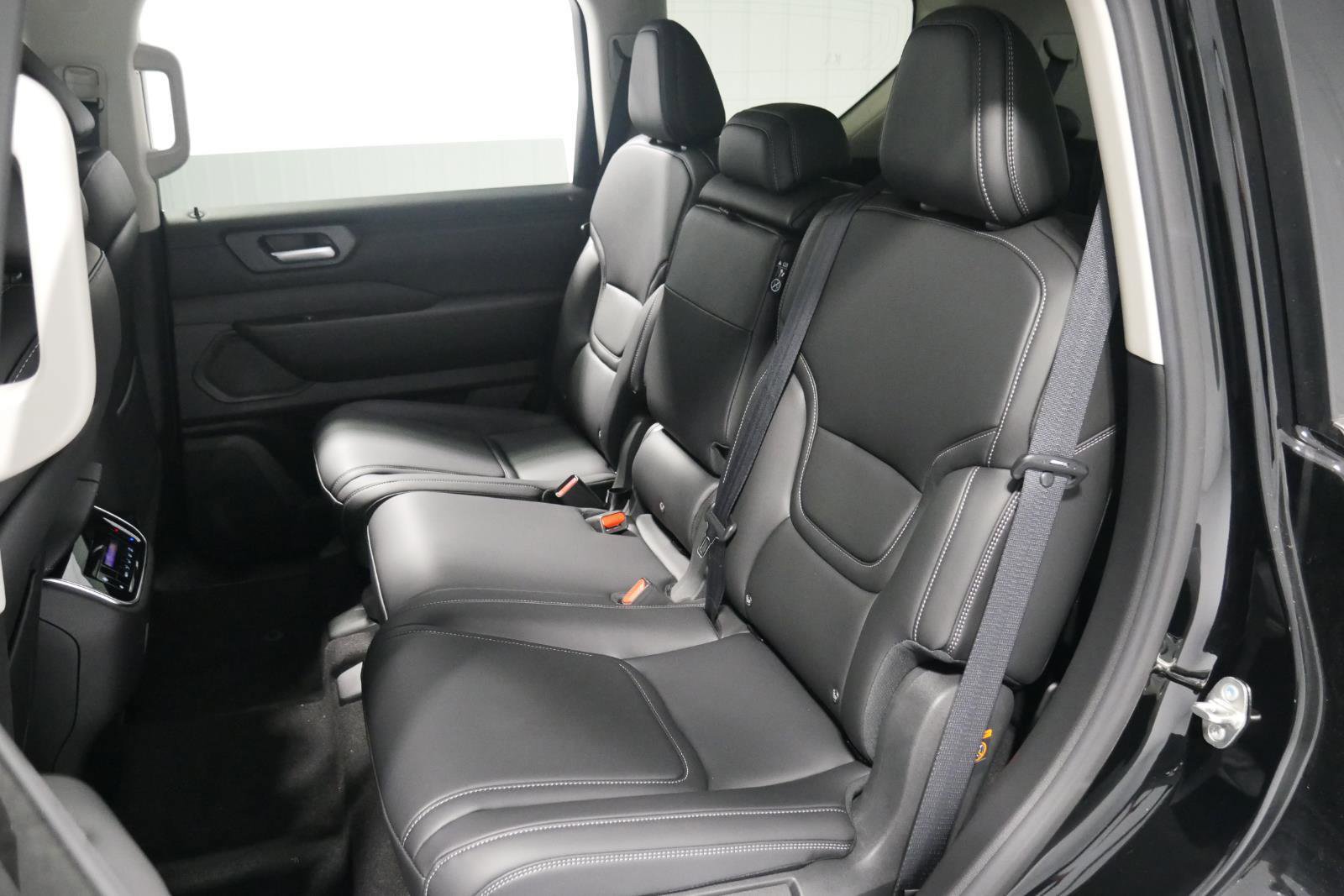 New 2026 Nissan Armada SV image 11