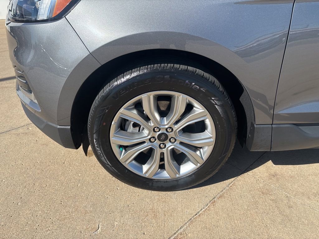 Used 2024 Ford Edge Titanium image 10