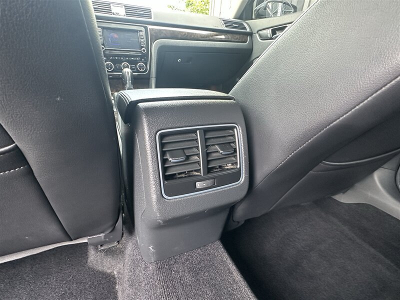 Used 2014 Volkswagen Passat TDI SEL Premium FWD image 19