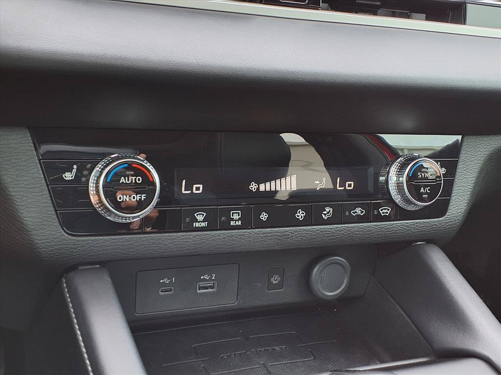 Used 2025 Mitsubishi Outlander 4WD Plug-In Hybrid image 24