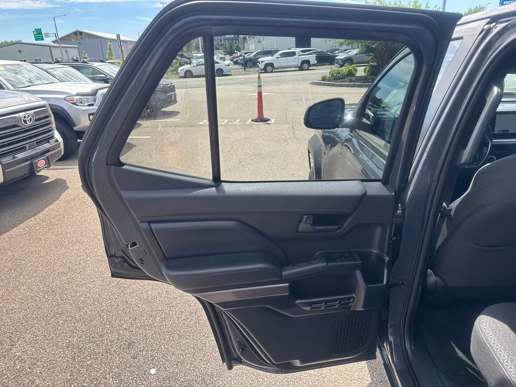 Used 2025 Toyota 4Runner SR5 AWD/4WD image 39