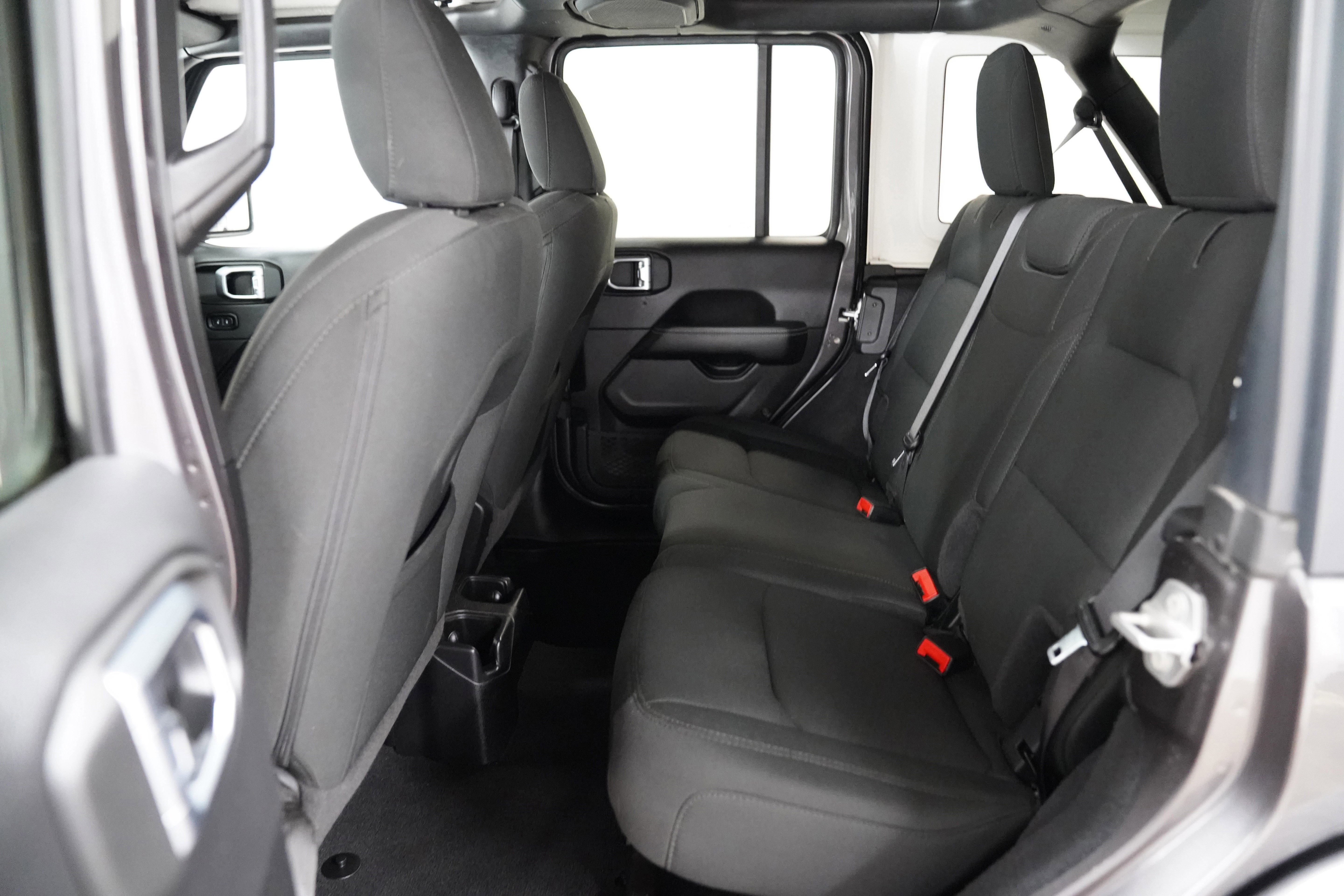 Used 2021 Jeep Wrangler Unlimited Sahara w/ Dual Top Group AWD/4WD video 5