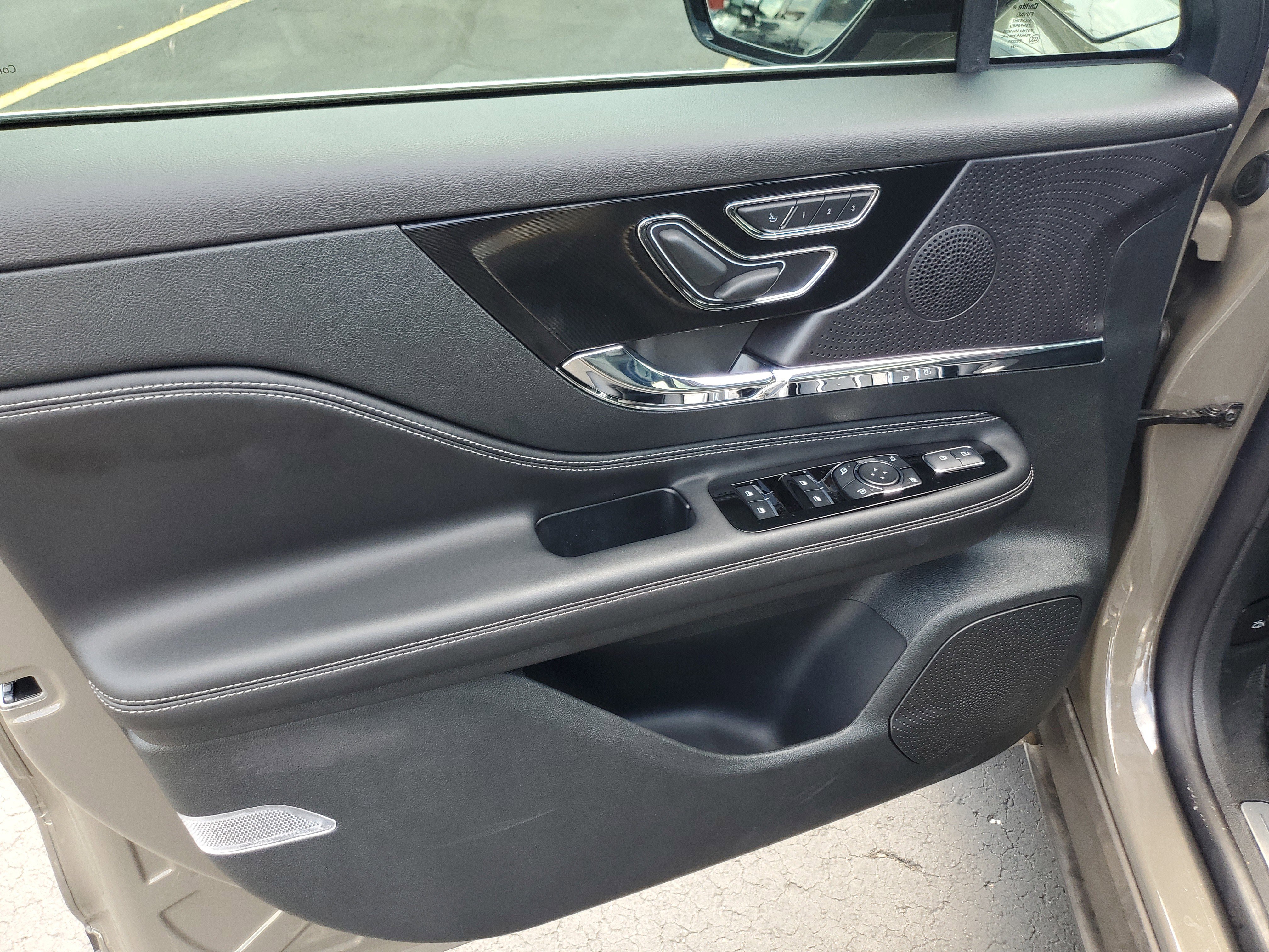 New 2025 Lincoln Corsair Reserve image 8