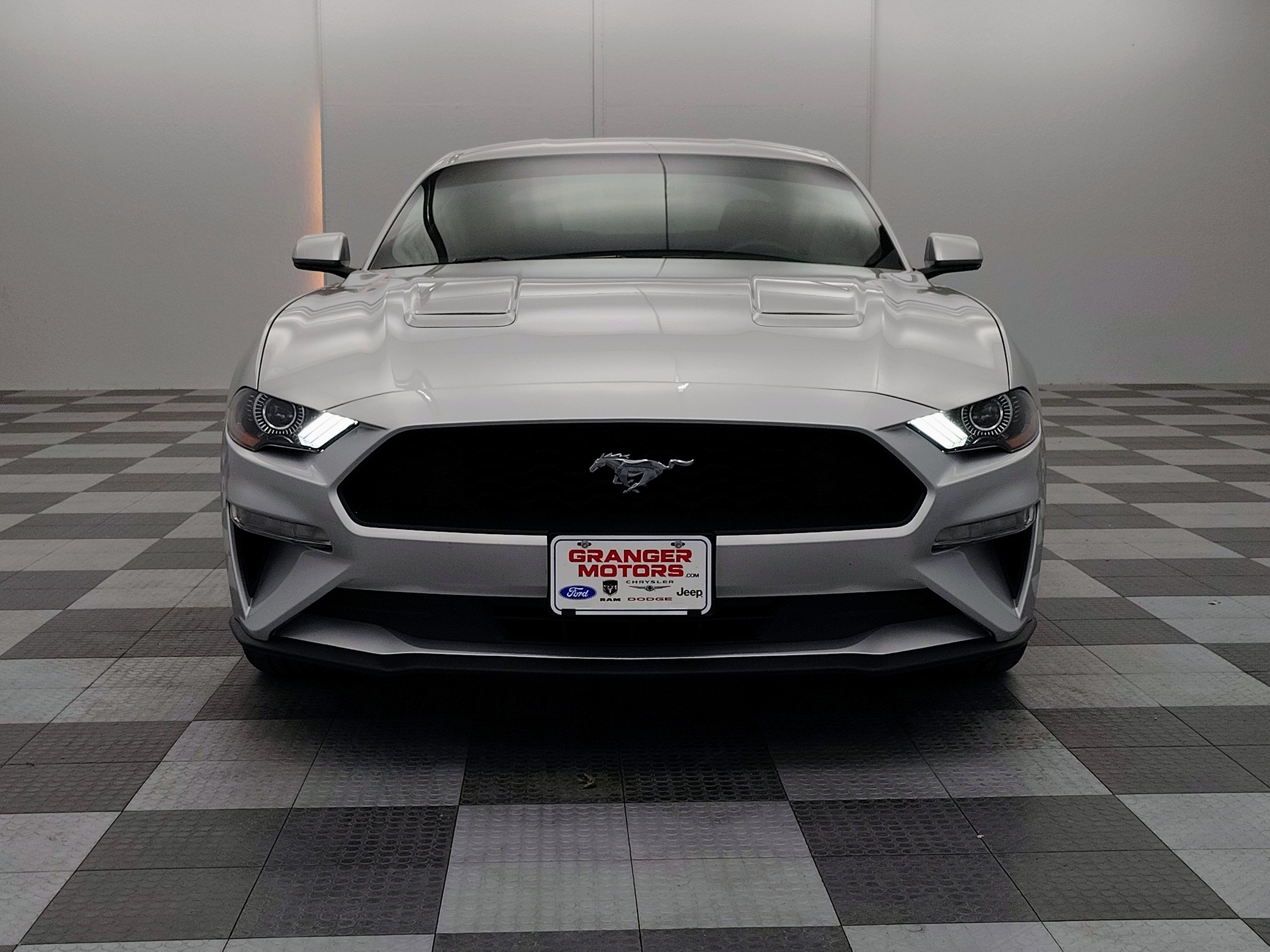 Used 2018 Ford Mustang Coupe image 4