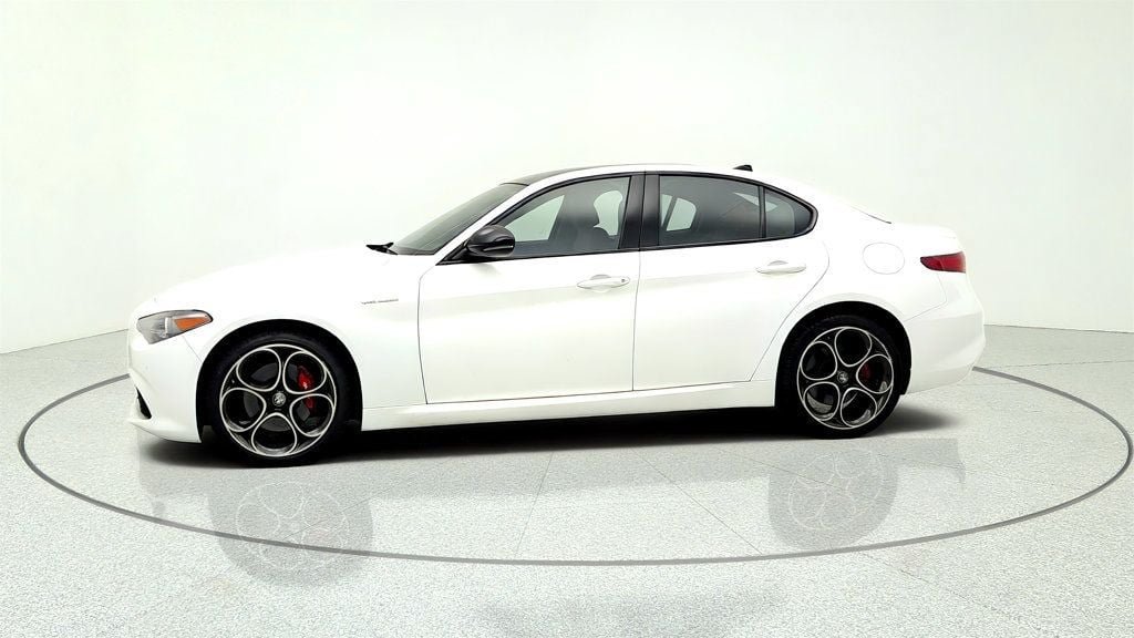 Used 2023 Alfa Romeo Giulia Veloce AWD/4WD image 8