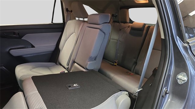 Used 2023 Toyota Highlander L image 16