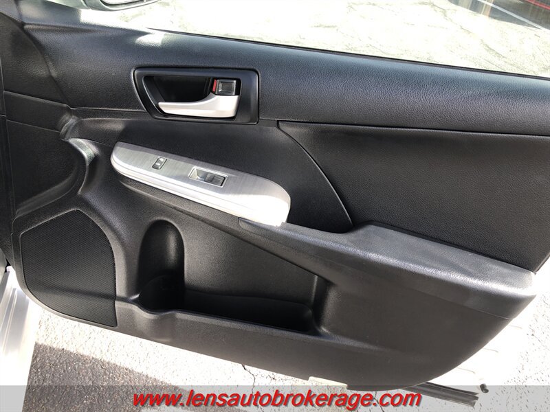 Used 2014 Toyota Camry SE FWD image 20