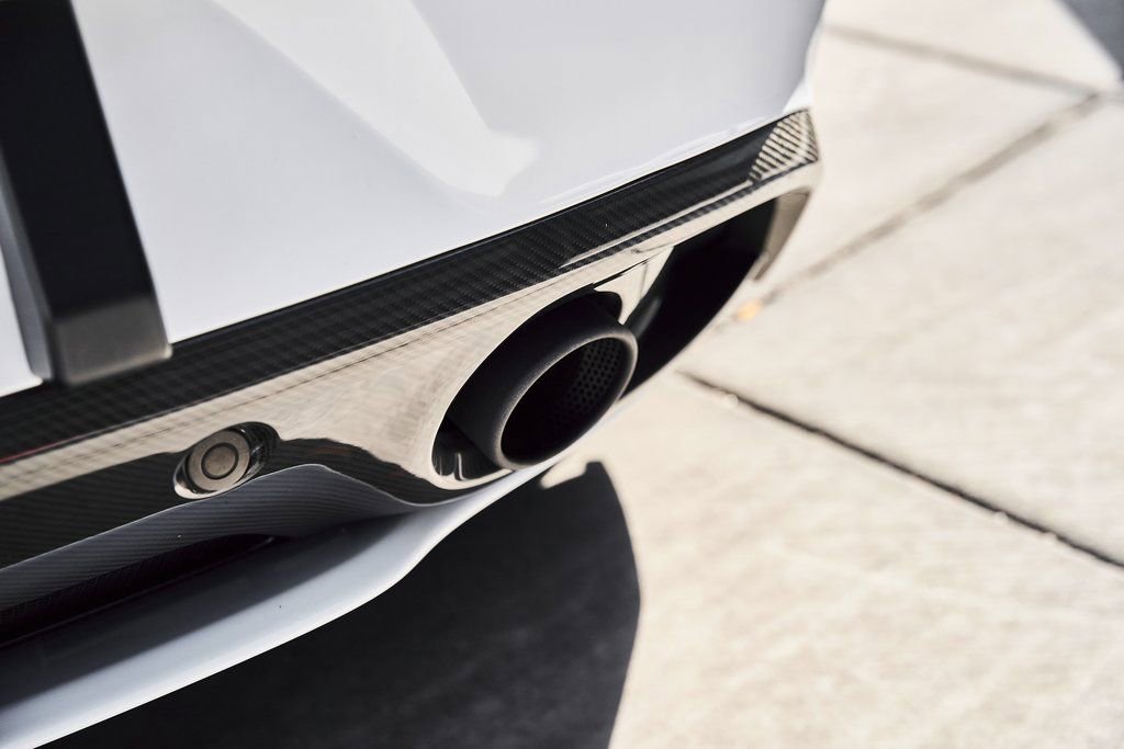 Used 2017 Aston Martin Vanquish S image 18