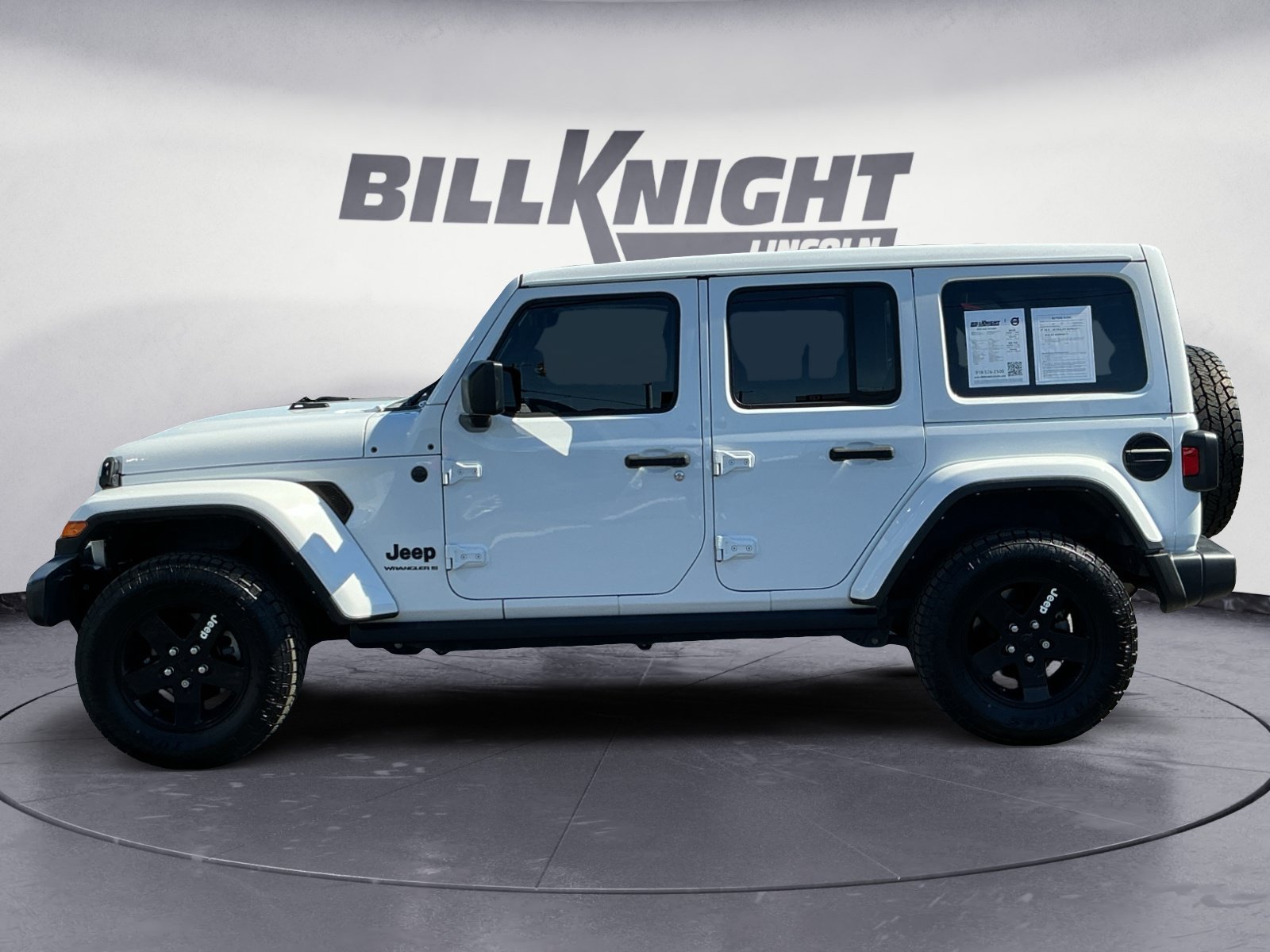 Used 2023 Jeep Wrangler Unlimited Sahara AWD/4WD image 3