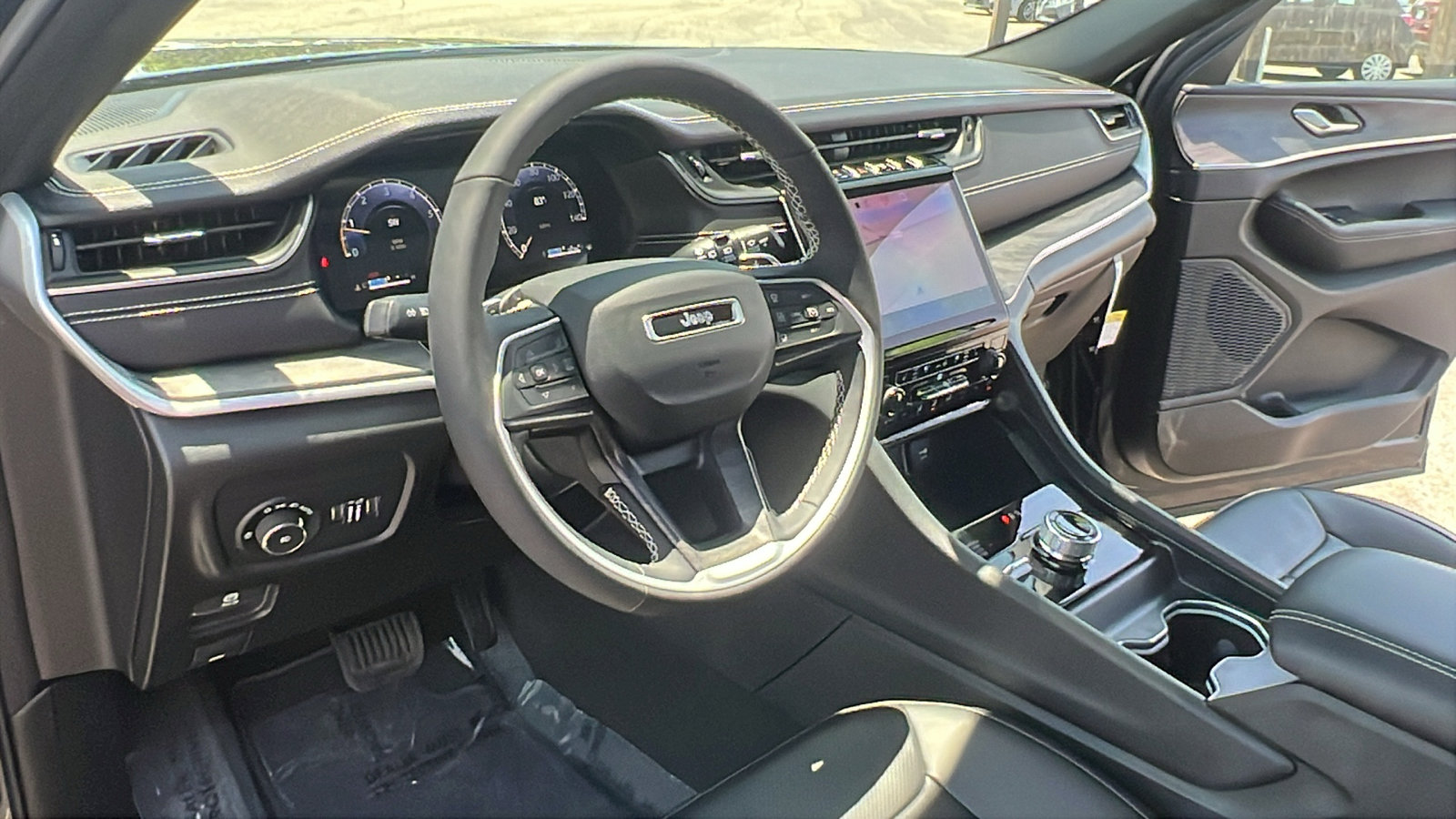 New 2025 Jeep Grand Cherokee L Limited w/ Luxury Tech Group II image 14