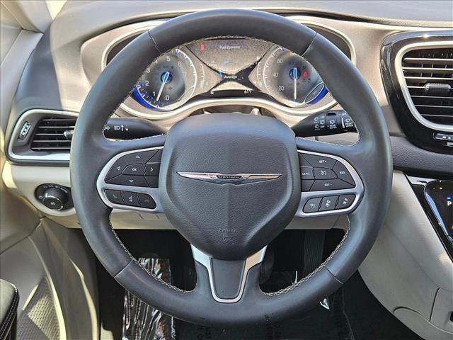 Used 2023 Chrysler Pacifica Touring-L FWD image 14