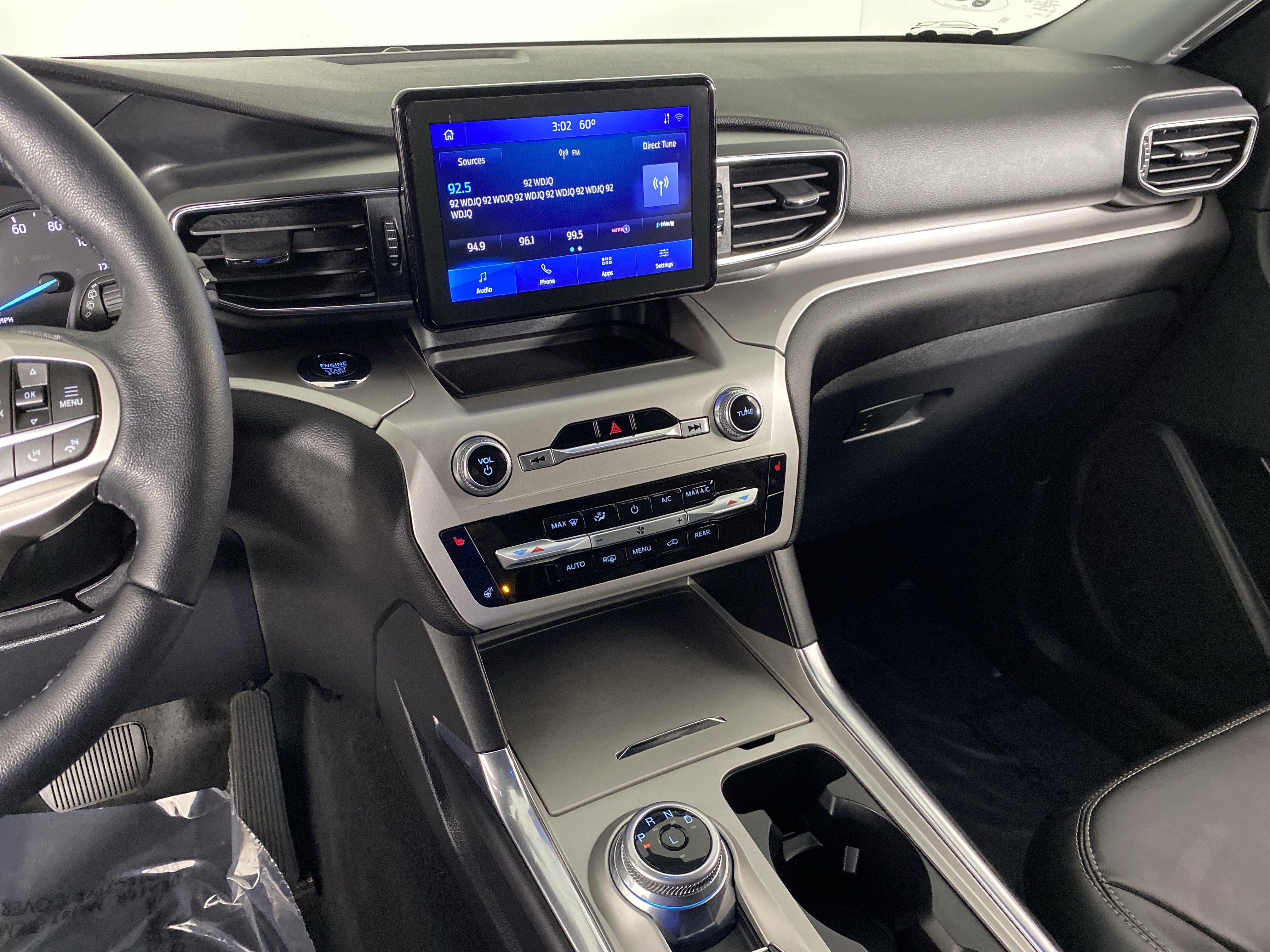 Used 2022 Ford Explorer XLT w/ Equipment Group 202A image 27