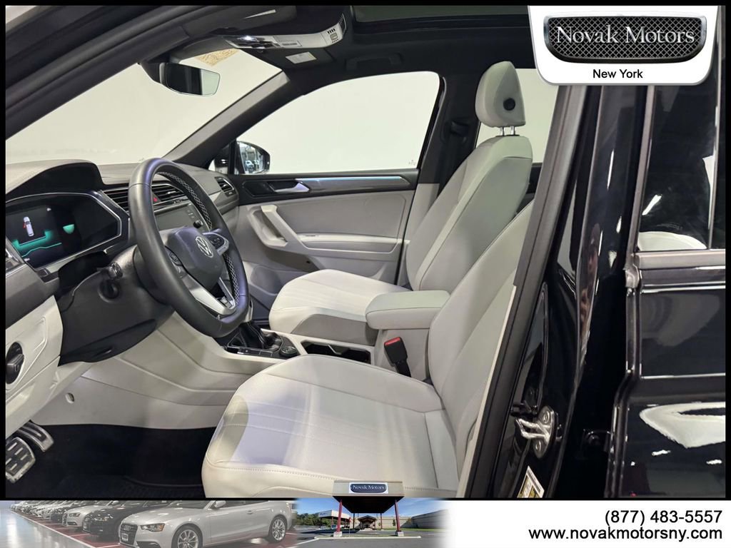 Used 2023 Volkswagen Tiguan SE R-Line AWD/4WD image 17