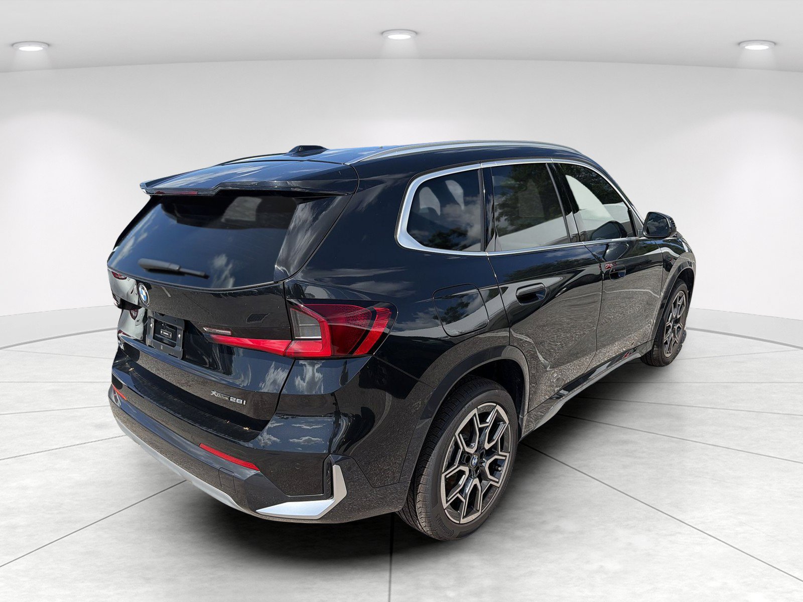 New 2026 BMW X1 xDrive28i w/ Convenience Package AWD/4WD image 4