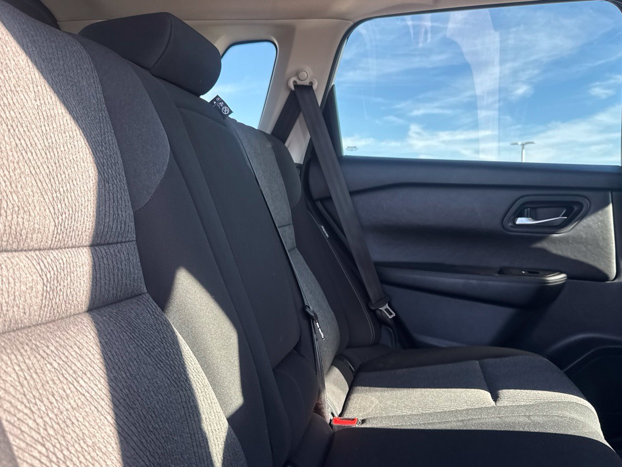 Certified 2025 Nissan Rogue SV FWD image 31