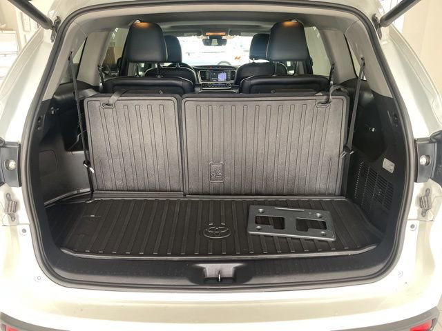 Used 2019 Toyota Highlander XLE image 10