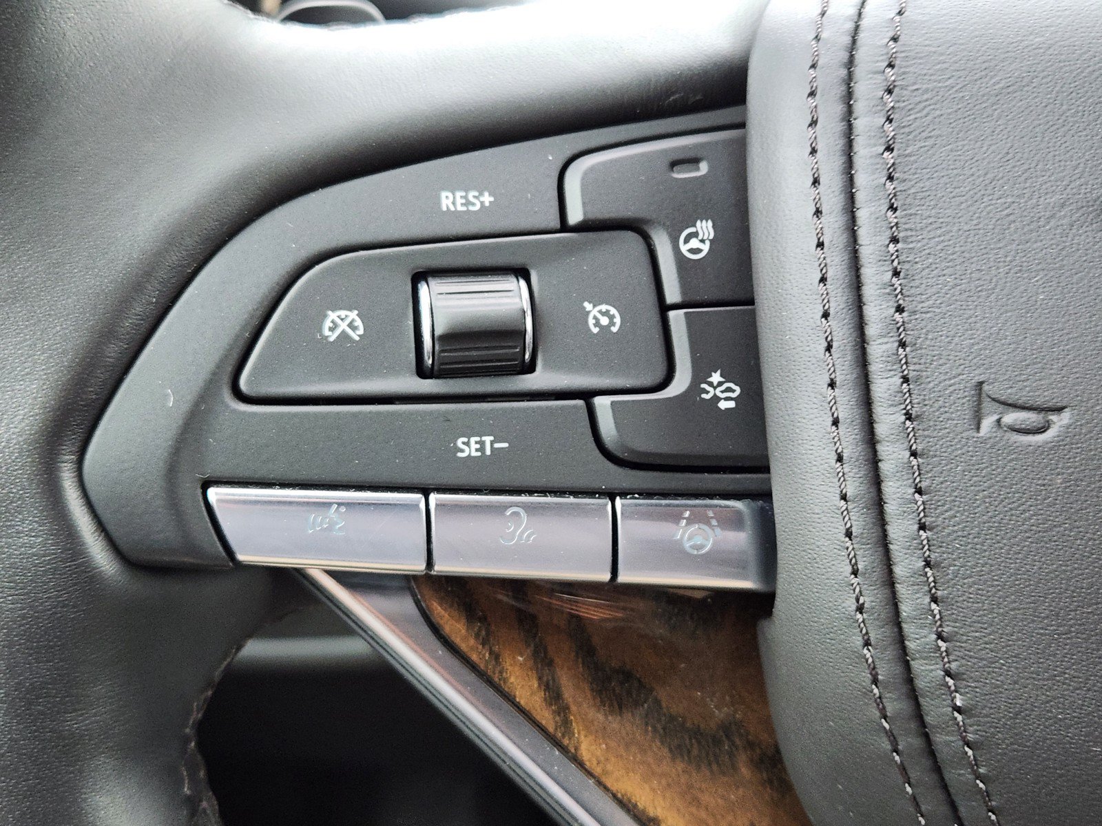 Certified 2024 Cadillac Escalade Sport Platinum AWD/4WD image 25